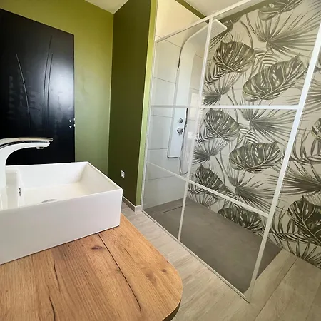 Holiday home Maison Avec Piscine A Debordement Saint-Genies-de-Malgoires