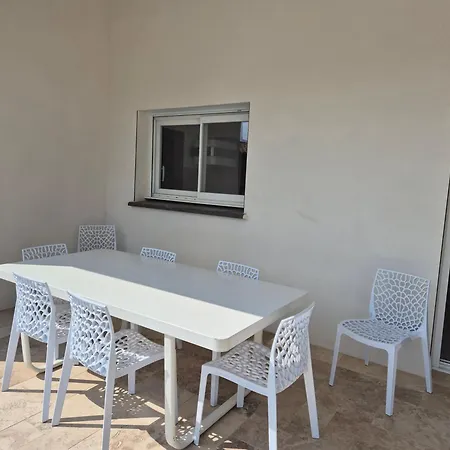 Maison Avec Piscine A Debordement Holiday home