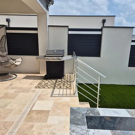 Ferienhaus Maison Avec Piscine A Debordement *