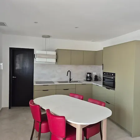 Ferienhaus Maison Avec Piscine A Debordement Saint-Genies-de-Malgoires